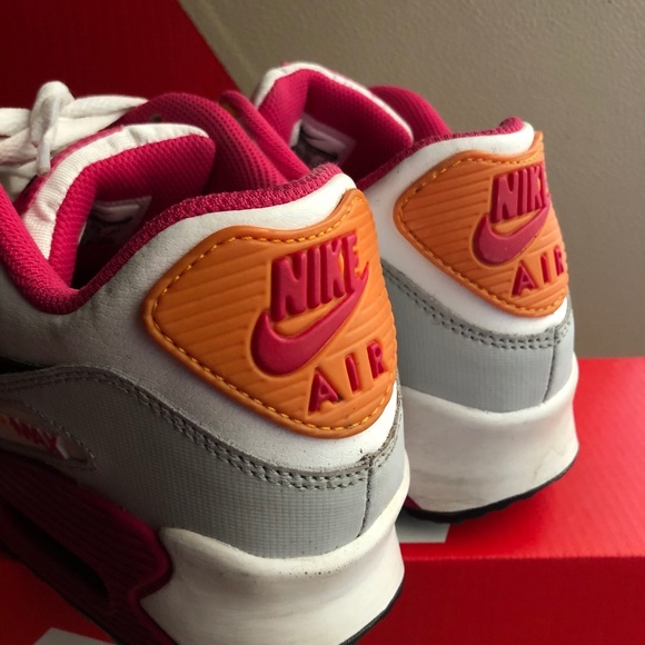Nike AirMax Kids - Picture 2 of 3